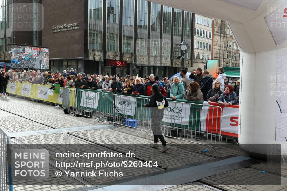 05.10.2025 - 20. swb-Marathon Bremen Yannick Fuchs http://msf.ph/oto/9260404 05.10.2025 11:19:55 Ziel 10677 meine-sportfotos.de