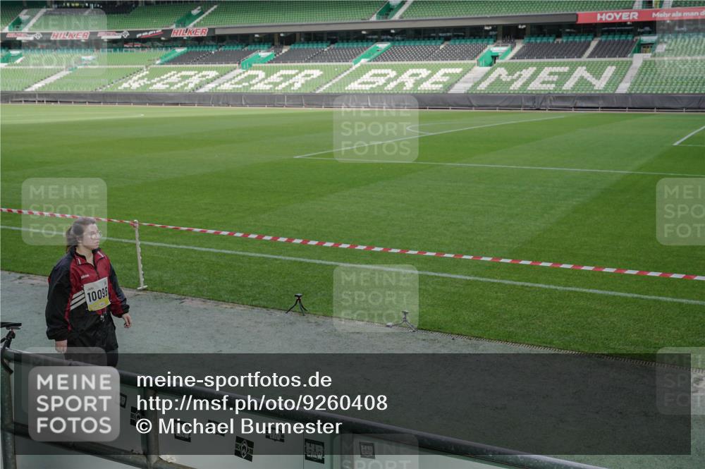 05.10.2025 - 20. swb-Marathon Bremen Michael Burmester http://msf.ph/oto/9260408 05.10.2025 10:50:32 Laufen im Stadion 9733, 9808, 10035, 10096, 10373, 10724, 9445, 9857, 10072, 10133, 10184, 10700, 10731, 11190 meine-sportfotos.de