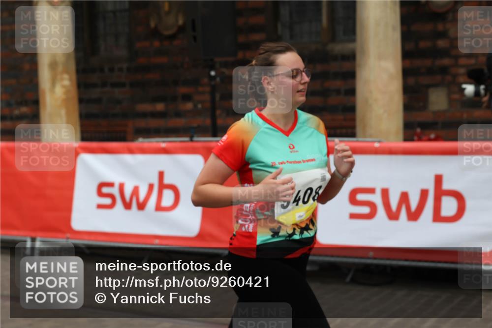05.10.2025 - 20. swb-Marathon Bremen Yannick Fuchs http://msf.ph/oto/9260421 05.10.2025 11:20:14 Ziel 9408 meine-sportfotos.de