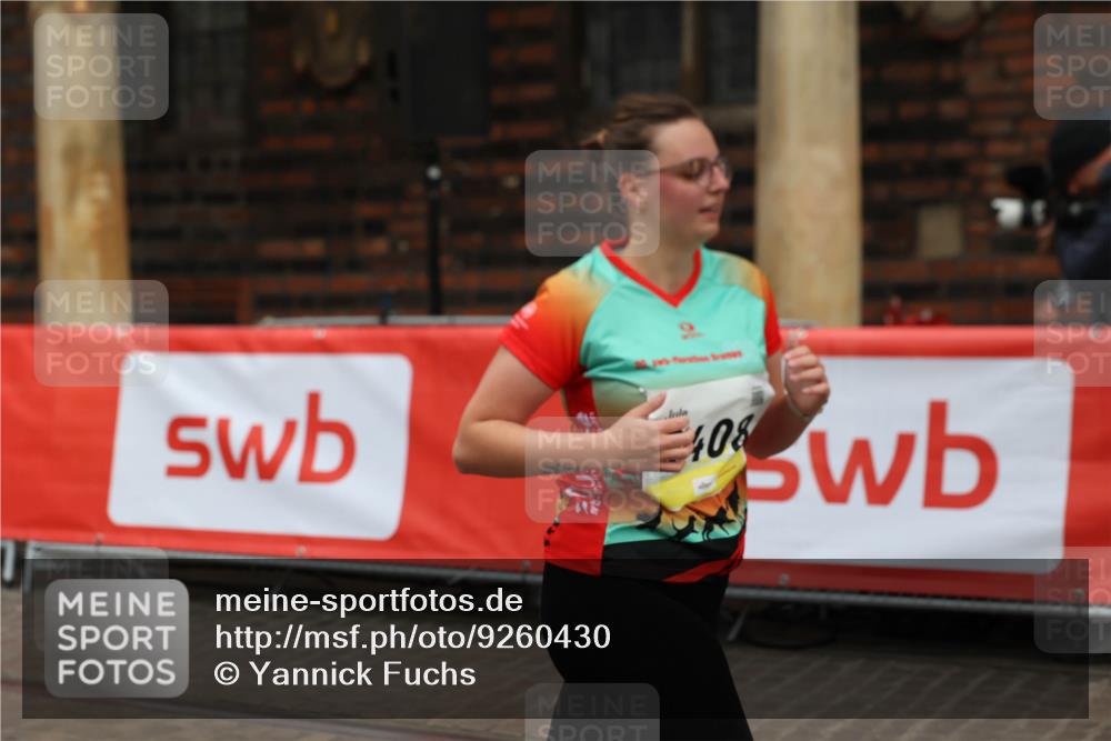 05.10.2025 - 20. swb-Marathon Bremen Yannick Fuchs http://msf.ph/oto/9260430 05.10.2025 11:20:14 Ziel 9408 meine-sportfotos.de