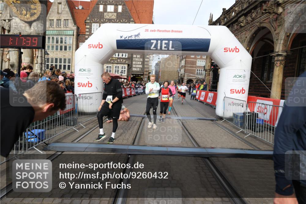 05.10.2025 - 20. swb-Marathon Bremen Yannick Fuchs http://msf.ph/oto/9260432 05.10.2025 10:48:29 Ziel 8787, 9223, 9293, 9404, 9641, 9665, 9704, 9706, 9810, 9958, 10109, 10211, 10931, 11119, 11292, 11561, 11637 meine-sportfotos.de