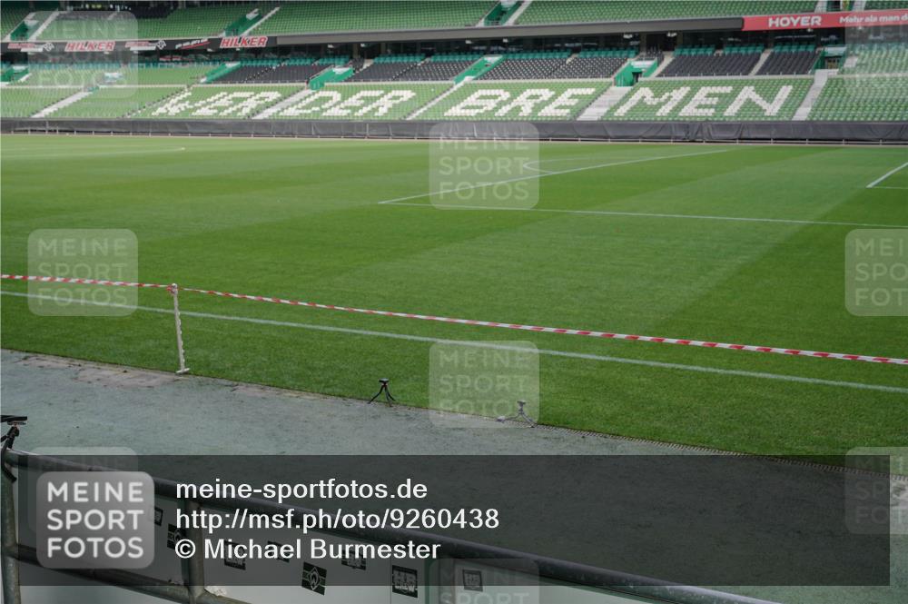 05.10.2025 - 20. swb-Marathon Bremen Michael Burmester http://msf.ph/oto/9260438 05.10.2025 10:51:03 Laufen im Stadion 9338, 9840, 9941, 10035, 10096 meine-sportfotos.de