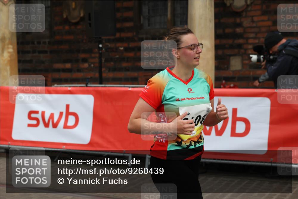 05.10.2025 - 20. swb-Marathon Bremen Yannick Fuchs http://msf.ph/oto/9260439 05.10.2025 11:20:14 Ziel 9408 meine-sportfotos.de