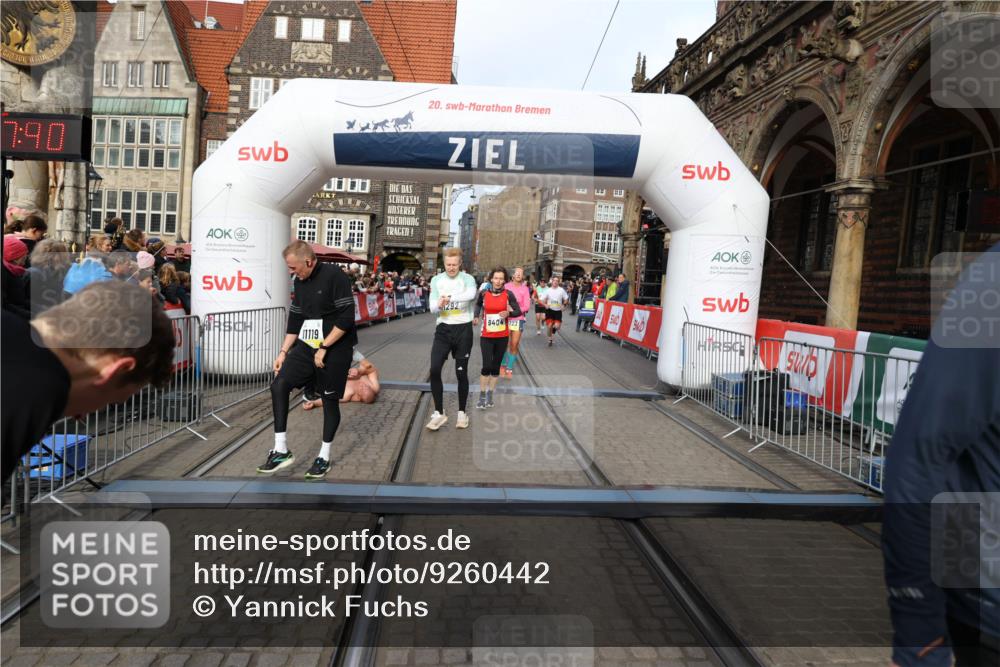 05.10.2025 - 20. swb-Marathon Bremen Yannick Fuchs http://msf.ph/oto/9260442 05.10.2025 10:48:29 Ziel 8787, 9223, 9293, 9404, 9641, 9665, 9704, 9706, 9810, 9958, 10109, 10211, 10931, 11119, 11292, 11561, 11637 meine-sportfotos.de