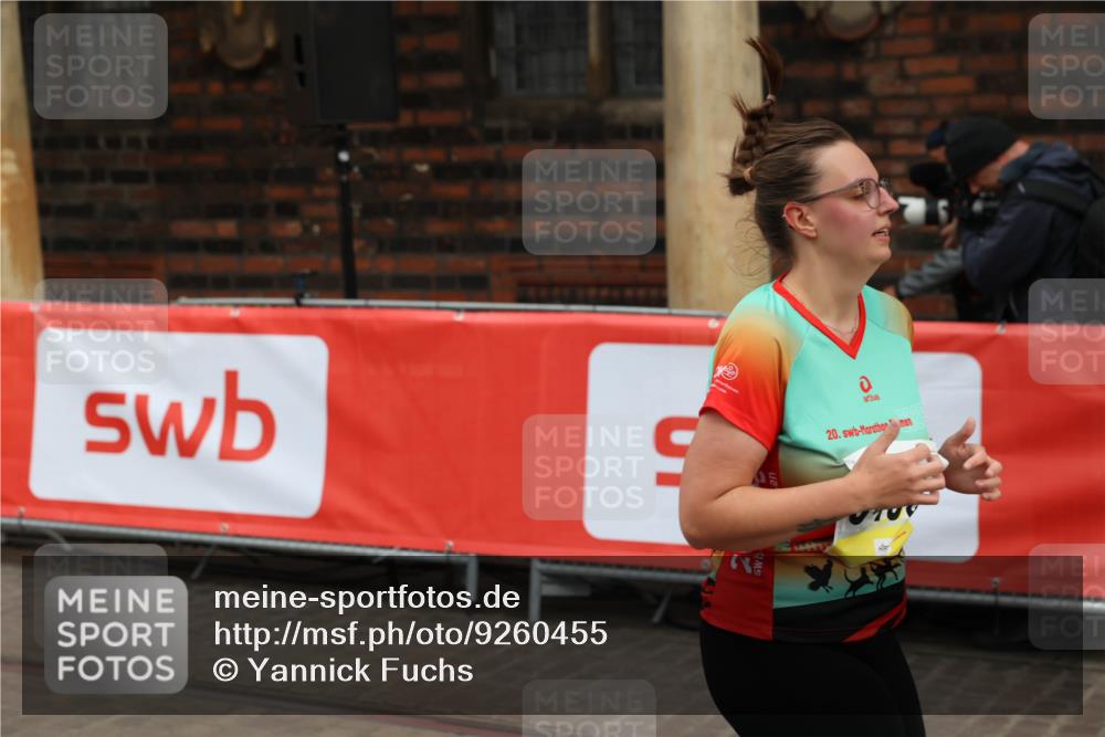 05.10.2025 - 20. swb-Marathon Bremen Yannick Fuchs http://msf.ph/oto/9260455 05.10.2025 11:20:15 Ziel 9408 meine-sportfotos.de