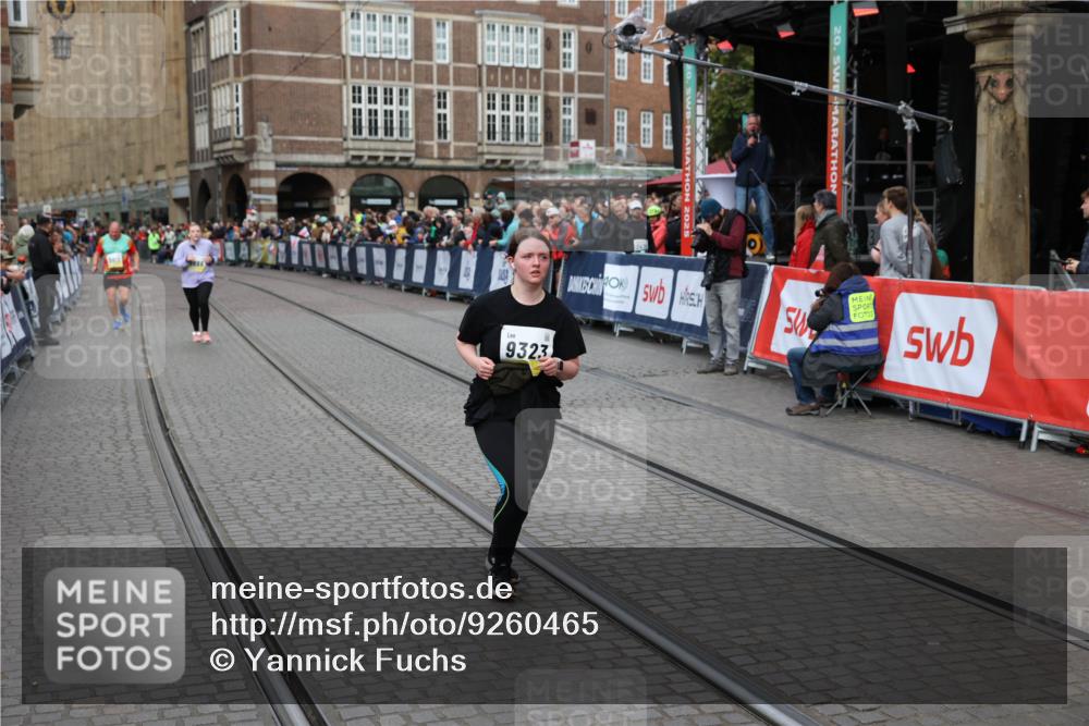 05.10.2025 - 20. swb-Marathon Bremen Yannick Fuchs http://msf.ph/oto/9260465 05.10.2025 11:20:17 Ziel 9323, 9408 meine-sportfotos.de