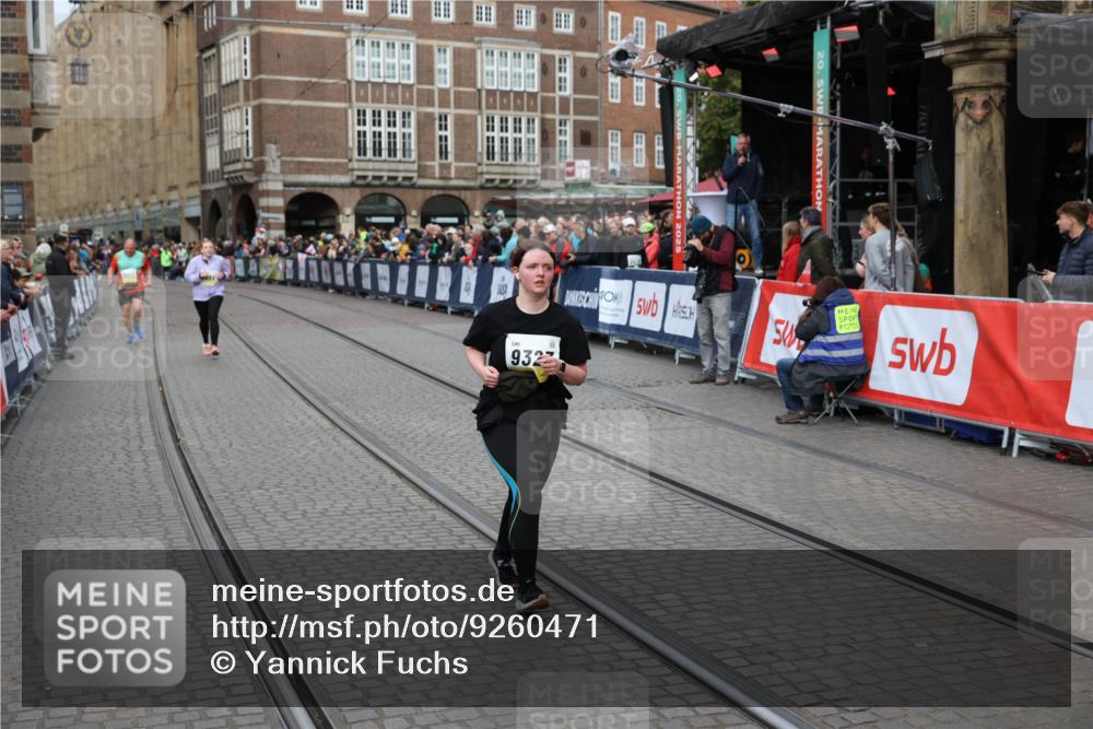 05.10.2025 - 20. swb-Marathon Bremen Yannick Fuchs http://msf.ph/oto/9260471 05.10.2025 11:20:17 Ziel 9323, 9408 meine-sportfotos.de