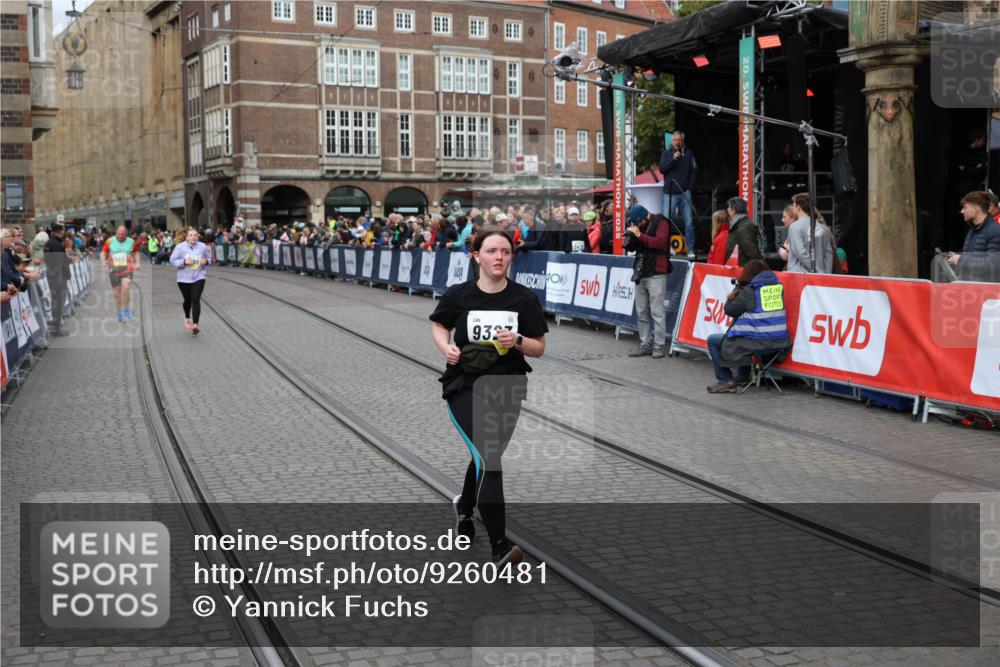 05.10.2025 - 20. swb-Marathon Bremen Yannick Fuchs http://msf.ph/oto/9260481 05.10.2025 11:20:17 Ziel 9323, 9408 meine-sportfotos.de