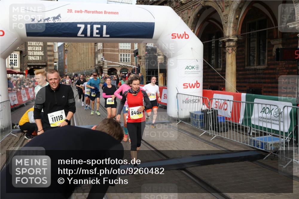 05.10.2025 - 20. swb-Marathon Bremen Yannick Fuchs http://msf.ph/oto/9260482 05.10.2025 10:48:30 Ziel 8787, 9223, 9293, 9404, 9641, 9665, 9704, 9810, 9958, 10109, 10211, 10931, 11119, 11292, 11561, 11637 meine-sportfotos.de