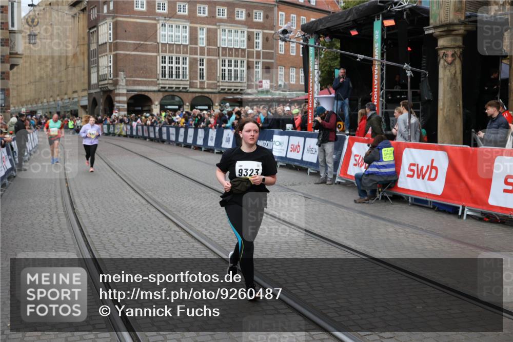 05.10.2025 - 20. swb-Marathon Bremen Yannick Fuchs http://msf.ph/oto/9260487 05.10.2025 11:20:18 Ziel 9323, 9408 meine-sportfotos.de