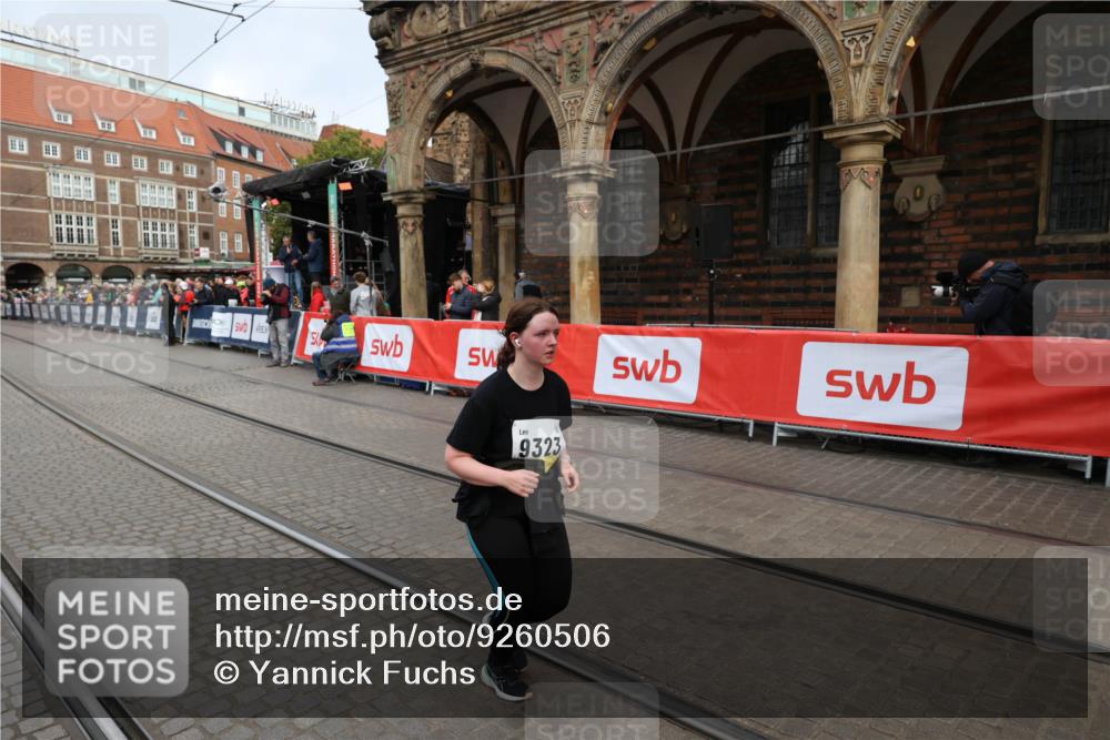 05.10.2025 - 20. swb-Marathon Bremen Yannick Fuchs http://msf.ph/oto/9260506 05.10.2025 11:20:19 Ziel 9323, 9408 meine-sportfotos.de