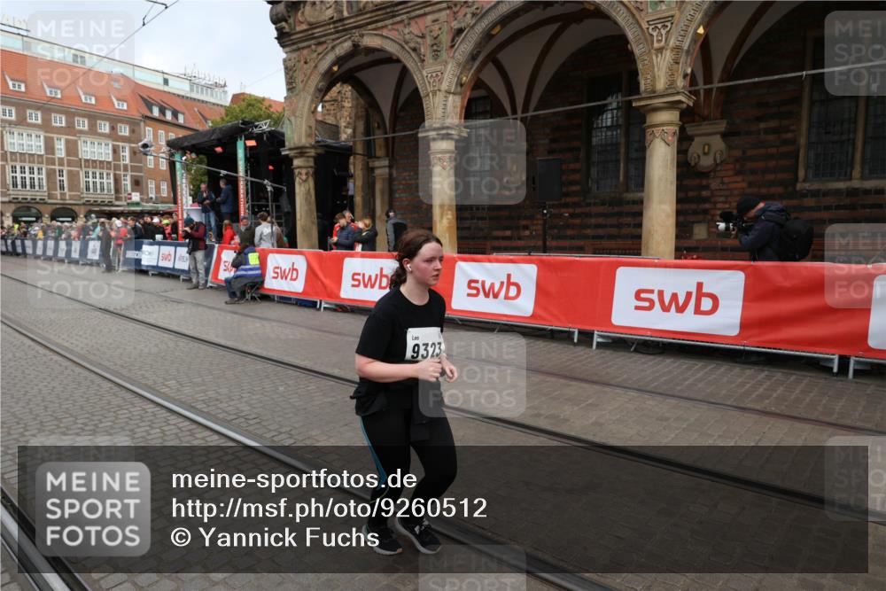 05.10.2025 - 20. swb-Marathon Bremen Yannick Fuchs http://msf.ph/oto/9260512 05.10.2025 11:20:19 Ziel 9323, 9408 meine-sportfotos.de
