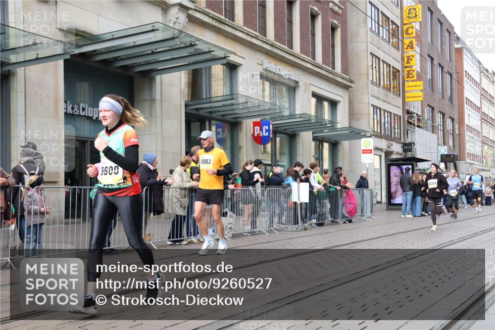 05.10.2025 - 20. swb-Marathon Bremen Strokosch-Dieckow http://msf.ph/oto/9260527 05.10.2025 11:00:41 Ziel 9182, 9208, 9305, 9443, 9600, 9880, 9954, 10228, 10258, 10359, 10477, 10630, 10914, 11053, 11155, 11337, 11338, 11524, 11597, 11719, 9182, 9208, 9305, 9443, 9600, 9880, 9954, 10228, 10258, 10359, 10477, 10630, 10914, 11053, 11155, 11337, 11338, 11524, 11597, 11719 meine-sportfotos.de
