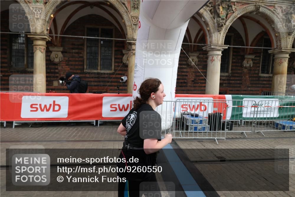 05.10.2025 - 20. swb-Marathon Bremen Yannick Fuchs http://msf.ph/oto/9260550 05.10.2025 11:20:20 Ziel 9323, 9408 meine-sportfotos.de
