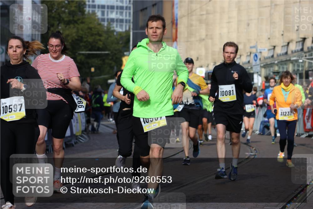 05.10.2025 - 20. swb-Marathon Bremen Strokosch-Dieckow http://msf.ph/oto/9260553 05.10.2025 11:06:00 Ziel 9355, 9786, 9931, 10081, 10095, 10100, 10101, 10587, 10597, 11134, 11425, 11468, 11525 meine-sportfotos.de