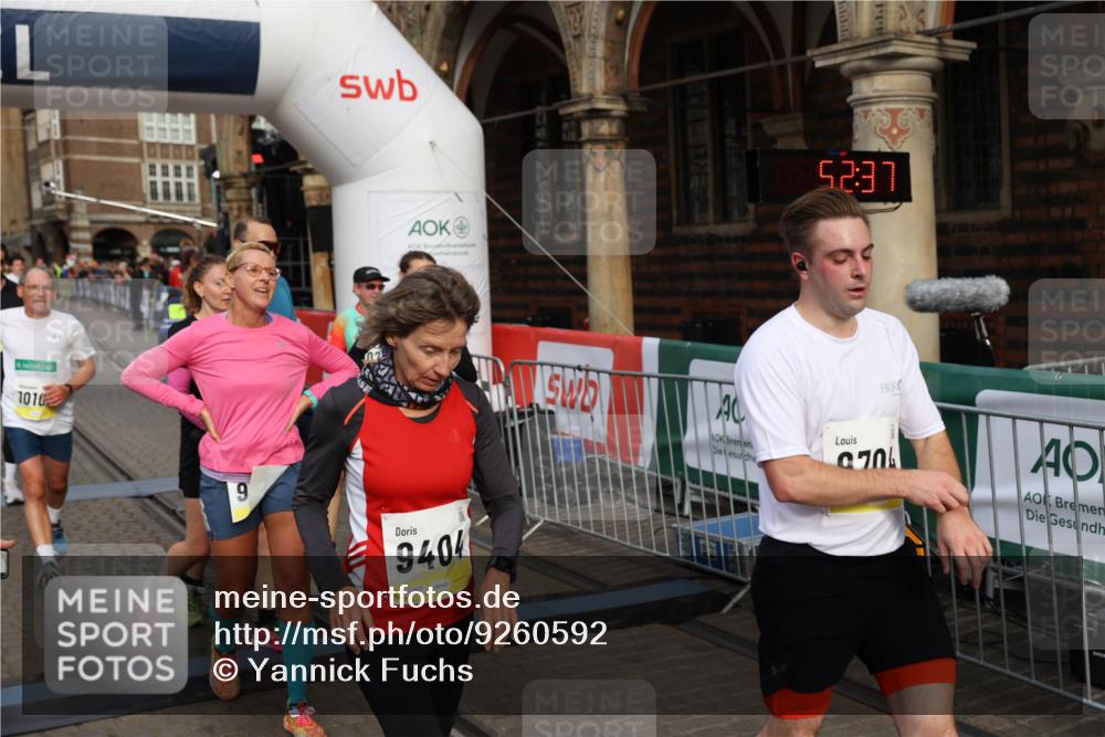 05.10.2025 - 20. swb-Marathon Bremen Yannick Fuchs http://msf.ph/oto/9260592 05.10.2025 10:48:32 Ziel 8787, 9223, 9298, 9404, 9665, 9704, 9810, 9958, 10109, 10131, 10211, 10685, 11119, 11292 meine-sportfotos.de