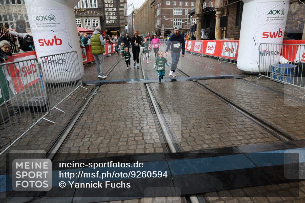 05.10.2025 - 20. swb-Marathon Bremen Yannick Fuchs http://msf.ph/oto/9260594 05.10.2025 15:23:48 Ziel  meine-sportfotos.de