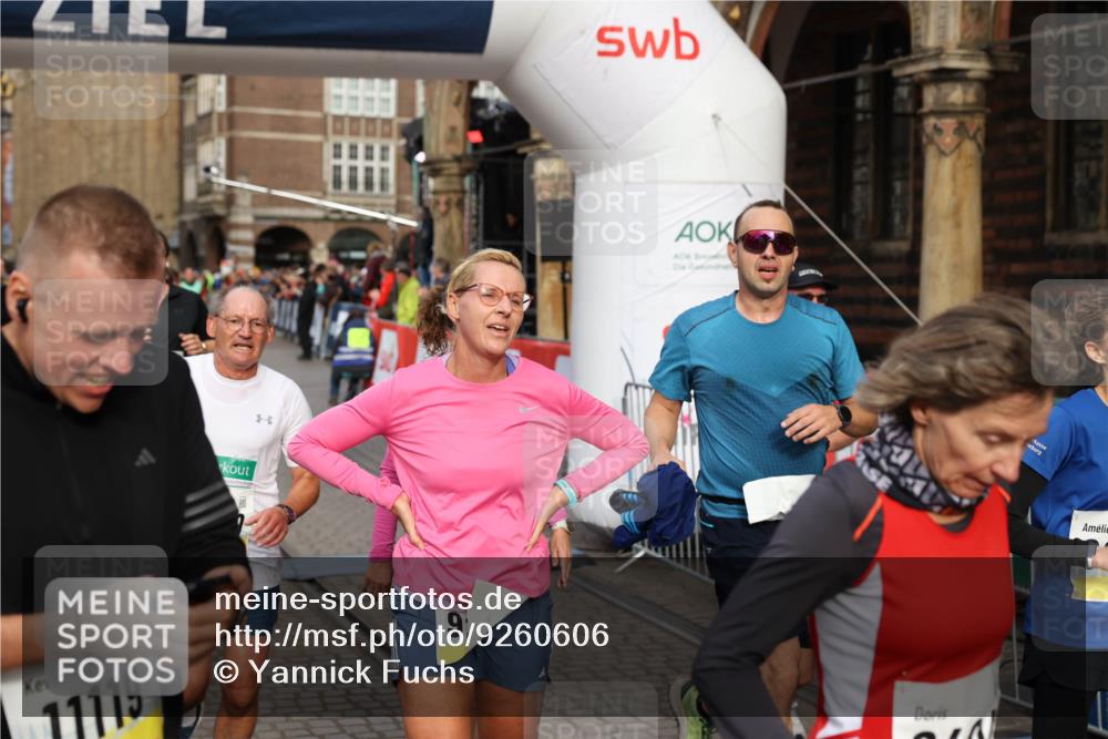 05.10.2025 - 20. swb-Marathon Bremen Yannick Fuchs http://msf.ph/oto/9260606 05.10.2025 10:48:33 Ziel 8787, 9223, 9298, 9404, 9665, 9704, 9810, 9958, 10109, 10131, 10211, 10685, 11005, 11292, 11357 meine-sportfotos.de