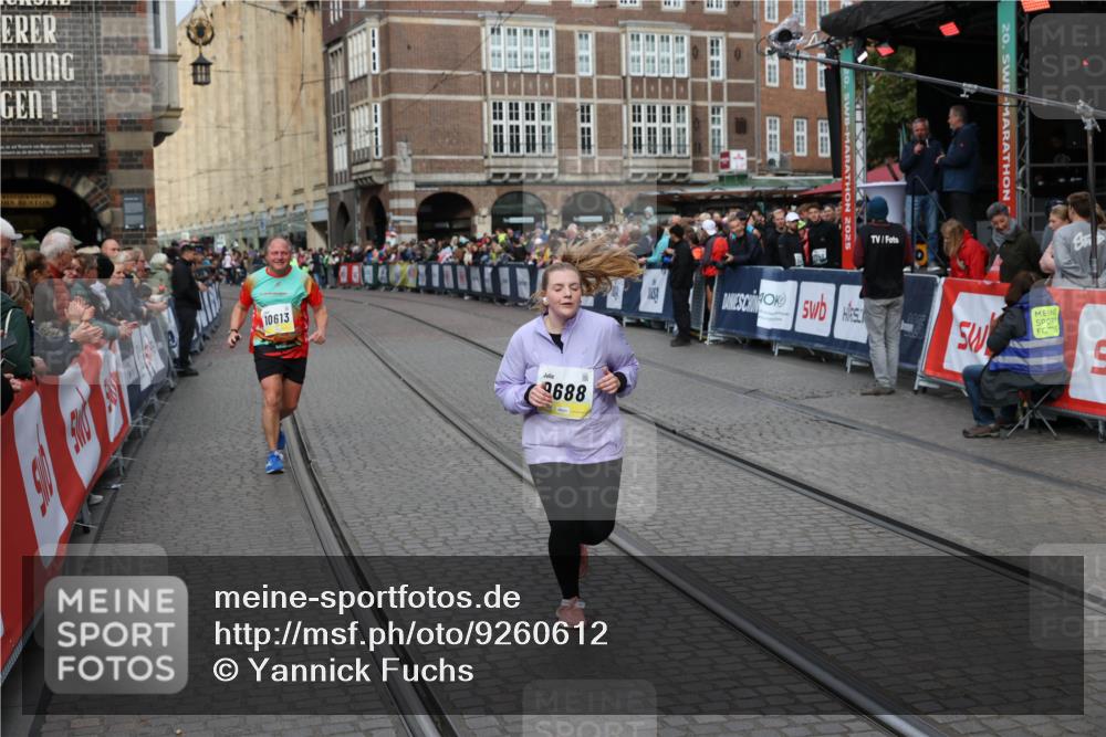 05.10.2025 - 20. swb-Marathon Bremen Yannick Fuchs http://msf.ph/oto/9260612 05.10.2025 11:20:23 Ziel 9323, 9688 meine-sportfotos.de