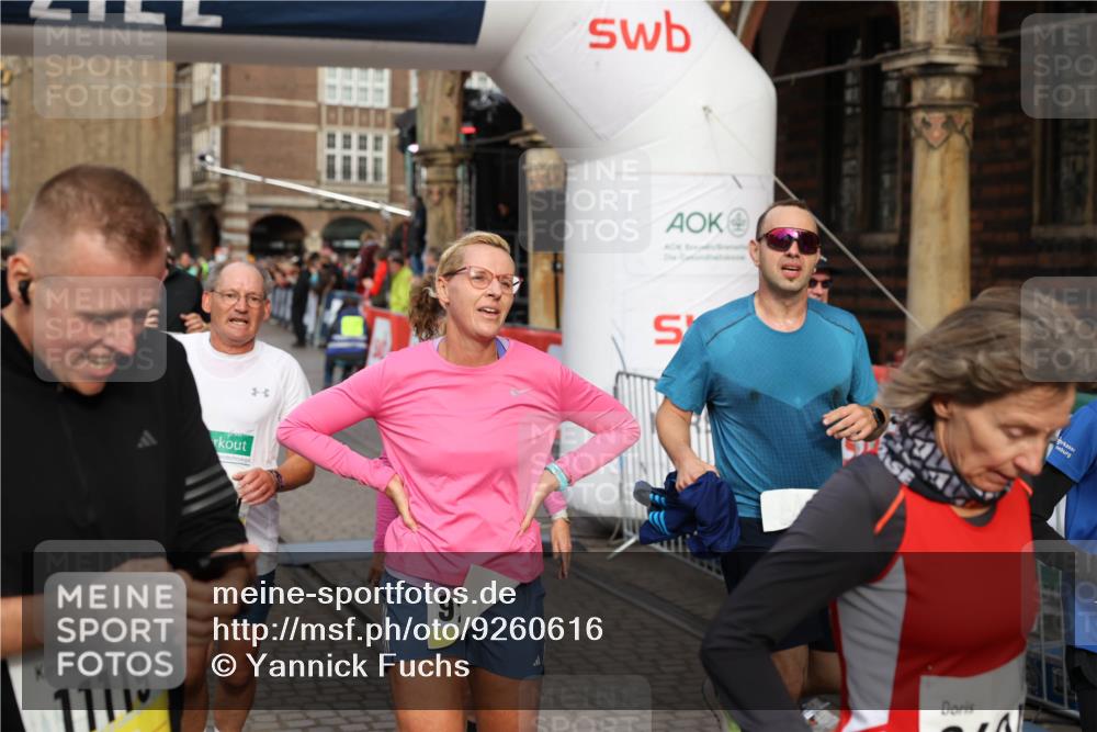 05.10.2025 - 20. swb-Marathon Bremen Yannick Fuchs http://msf.ph/oto/9260616 05.10.2025 10:48:33 Ziel 8787, 9223, 9298, 9404, 9665, 9704, 9810, 9958, 10109, 10131, 10211, 10685, 11005, 11292, 11357 meine-sportfotos.de