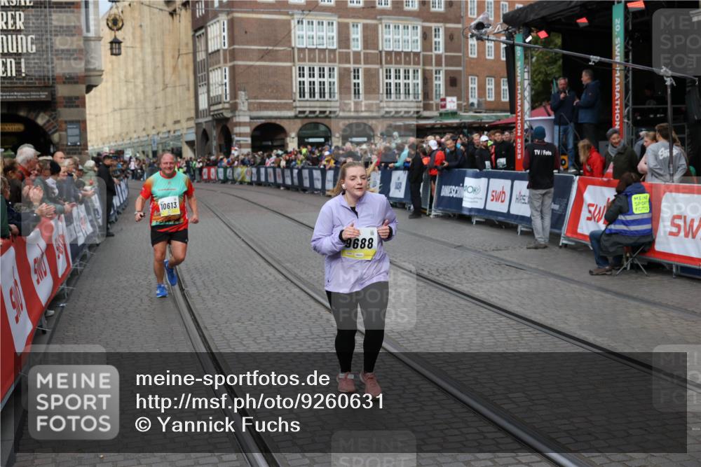 05.10.2025 - 20. swb-Marathon Bremen Yannick Fuchs http://msf.ph/oto/9260631 05.10.2025 11:20:23 Ziel 9323, 9688 meine-sportfotos.de