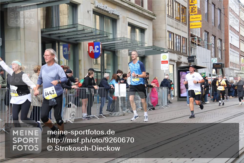 05.10.2025 - 20. swb-Marathon Bremen Strokosch-Dieckow http://msf.ph/oto/9260670 05.10.2025 11:00:47 Ziel 9182, 9208, 9305, 9443, 9600, 9613, 9880, 9925, 9954, 10228, 10258, 10359, 10477, 10544, 10630, 10762, 10914, 11053, 11337, 11338, 11524, 11597, 11680, 11719, 9182, 9208, 9305, 9443, 9600, 9613, 9880, 9925, 9954, 10228, 10258, 10359, 10477, 10544, 10630, 10762, 10914, 11053, 11337, 11338, 11524, 11597, 11680, 11719 meine-sportfotos.de