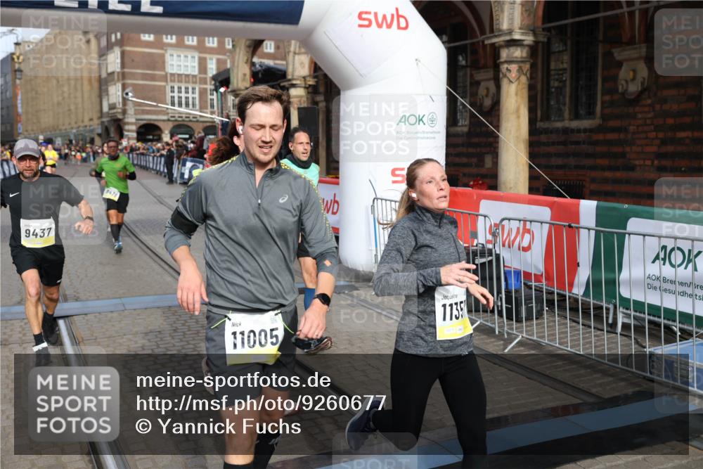 05.10.2025 - 20. swb-Marathon Bremen Yannick Fuchs http://msf.ph/oto/9260677 05.10.2025 10:48:38 Ziel 8787, 9298, 9385, 9437, 9478, 9665, 9958, 10109, 10131, 10177, 10211, 10685, 11005, 11357, 11505 meine-sportfotos.de