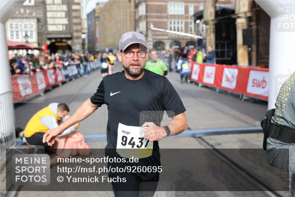 05.10.2025 - 20. swb-Marathon Bremen Yannick Fuchs http://msf.ph/oto/9260695 05.10.2025 10:48:39 Ziel 8787, 9298, 9385, 9437, 9478, 10131, 10177, 10685, 11005, 11357, 11505 meine-sportfotos.de