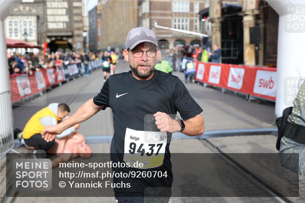 05.10.2025 - 20. swb-Marathon Bremen Yannick Fuchs http://msf.ph/oto/9260704 05.10.2025 10:48:39 Ziel 8787, 9298, 9385, 9437, 9478, 10131, 10177, 10685, 11005, 11357, 11505 meine-sportfotos.de