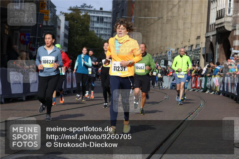 05.10.2025 - 20. swb-Marathon Bremen Strokosch-Dieckow http://msf.ph/oto/9260705 05.10.2025 11:06:07 Ziel 9387, 9438, 9786, 10081, 10100, 10101, 10192, 10249, 10462, 10623, 10848, 11231, 11296, 11433, 11525 meine-sportfotos.de