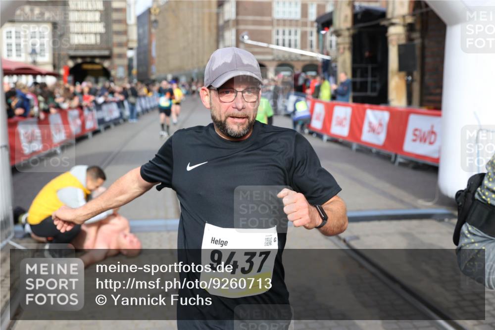 05.10.2025 - 20. swb-Marathon Bremen Yannick Fuchs http://msf.ph/oto/9260713 05.10.2025 10:48:39 Ziel 8787, 9298, 9385, 9437, 9478, 10131, 10177, 10685, 11005, 11357, 11505 meine-sportfotos.de