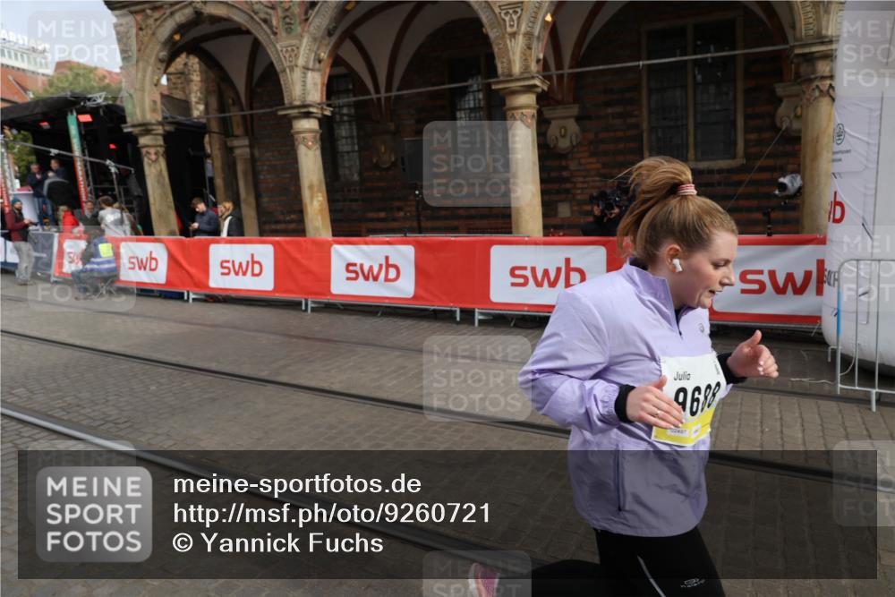 05.10.2025 - 20. swb-Marathon Bremen Yannick Fuchs http://msf.ph/oto/9260721 05.10.2025 11:20:25 Ziel 9323, 9688, 10613 meine-sportfotos.de