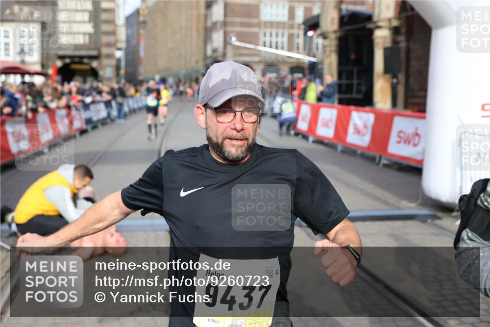05.10.2025 - 20. swb-Marathon Bremen Yannick Fuchs http://msf.ph/oto/9260723 05.10.2025 10:48:39 Ziel 8787, 9298, 9385, 9437, 9478, 10131, 10177, 10685, 11005, 11357, 11505 meine-sportfotos.de