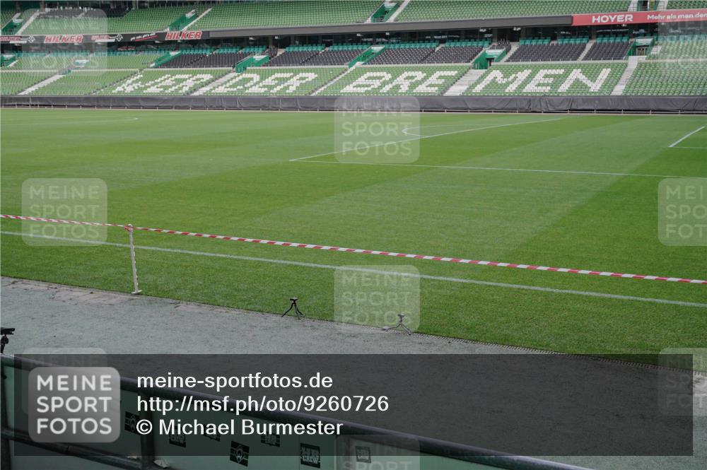 05.10.2025 - 20. swb-Marathon Bremen Michael Burmester http://msf.ph/oto/9260726 05.10.2025 10:52:59 Laufen im Stadion 9352, 9559, 10027, 10935, 11326, 10144, 10300, 10774, 11572 meine-sportfotos.de