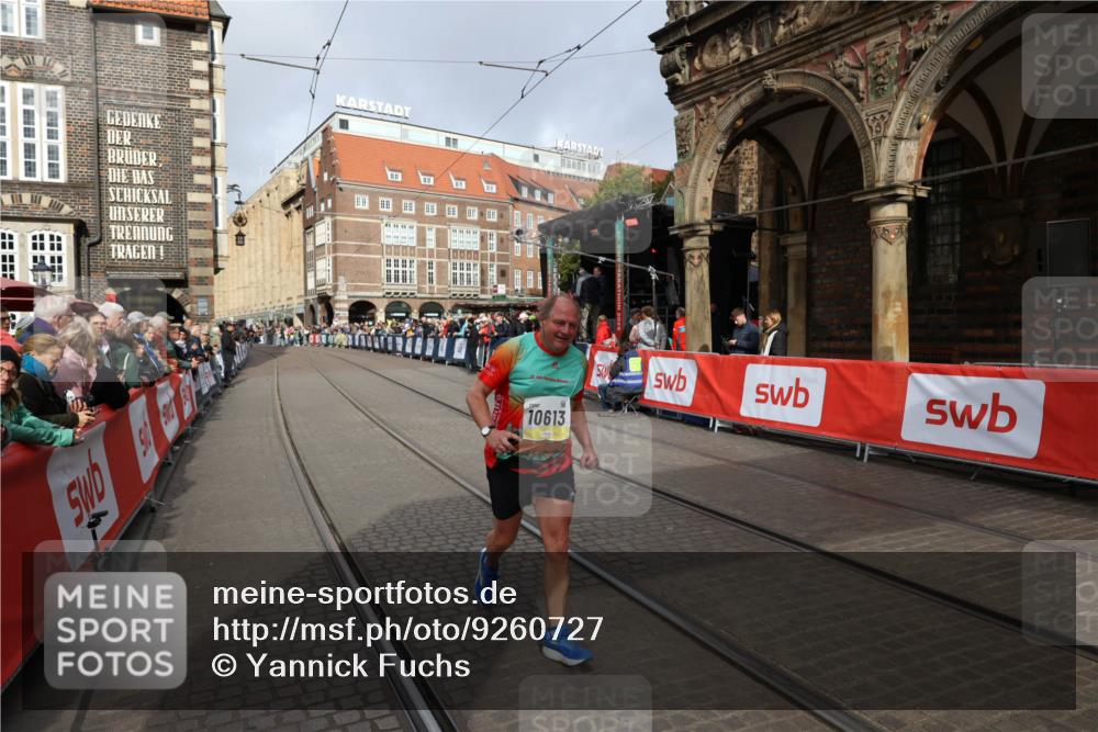 05.10.2025 - 20. swb-Marathon Bremen Yannick Fuchs http://msf.ph/oto/9260727 05.10.2025 11:20:26 Ziel 9323, 9688, 10613 meine-sportfotos.de