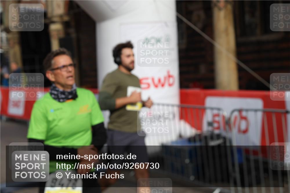 05.10.2025 - 20. swb-Marathon Bremen Yannick Fuchs http://msf.ph/oto/9260730 05.10.2025 10:48:42 Ziel 9385, 9406, 9437, 9478, 10177, 10303, 10685, 11005, 11096, 11357, 11505 meine-sportfotos.de