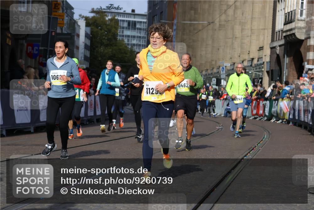 05.10.2025 - 20. swb-Marathon Bremen Strokosch-Dieckow http://msf.ph/oto/9260739 05.10.2025 11:06:07 Ziel 9387, 9438, 9786, 10081, 10100, 10101, 10192, 10249, 10462, 10623, 10848, 11231, 11296, 11433, 11525 meine-sportfotos.de