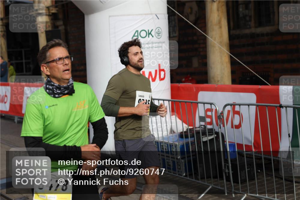 05.10.2025 - 20. swb-Marathon Bremen Yannick Fuchs http://msf.ph/oto/9260747 05.10.2025 10:48:42 Ziel 9385, 9406, 9437, 9478, 10177, 10303, 10685, 11005, 11096, 11357, 11505 meine-sportfotos.de