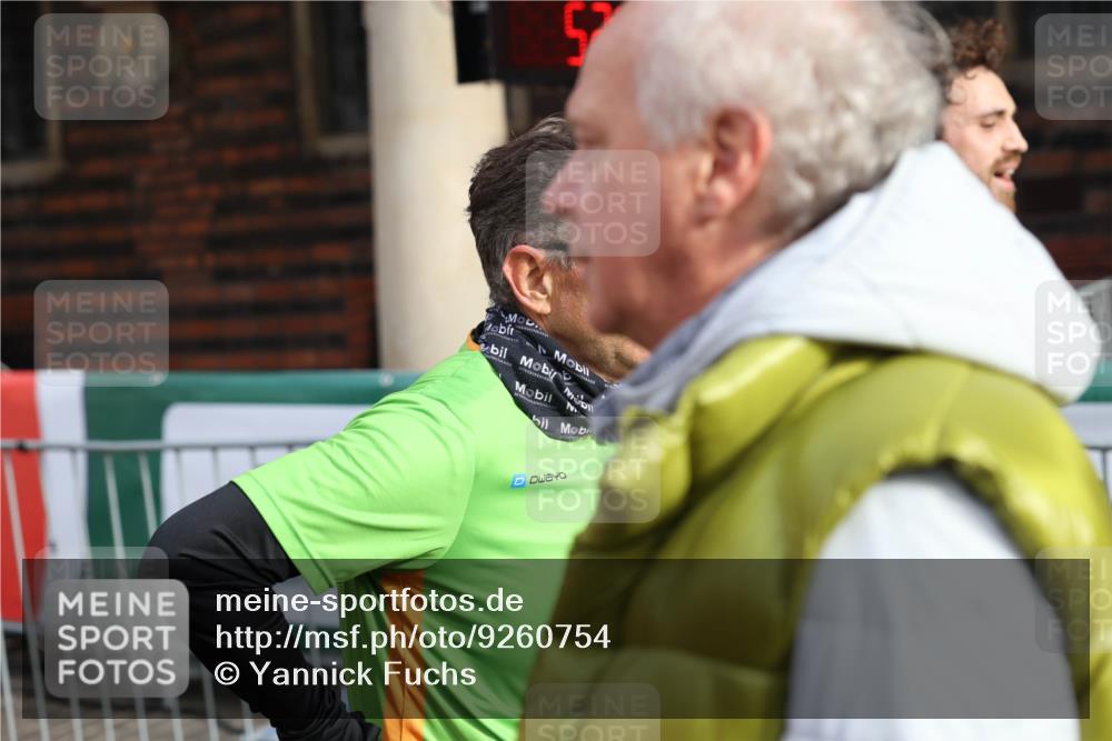05.10.2025 - 20. swb-Marathon Bremen Yannick Fuchs http://msf.ph/oto/9260754 05.10.2025 10:48:43 Ziel 9385, 9406, 9437, 9478, 10177, 10303, 11005, 11096, 11357, 11505 meine-sportfotos.de