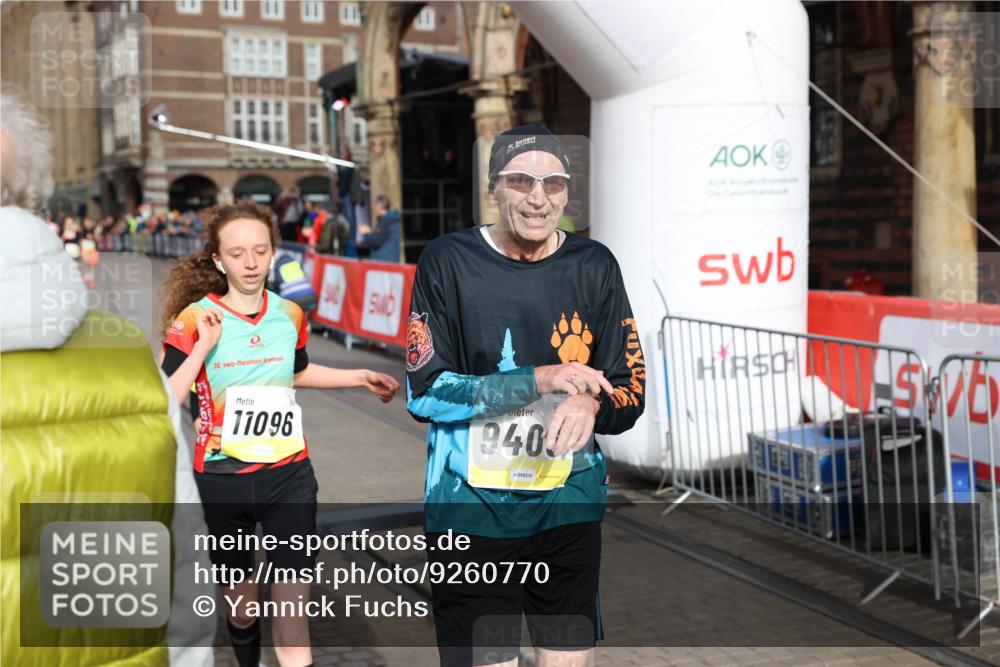 05.10.2025 - 20. swb-Marathon Bremen Yannick Fuchs http://msf.ph/oto/9260770 05.10.2025 10:48:45 Ziel 9385, 9406, 9437, 9478, 10303, 11096 meine-sportfotos.de