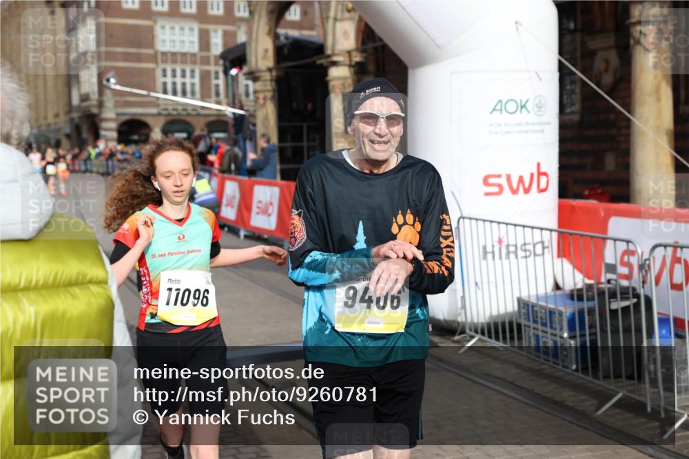 05.10.2025 - 20. swb-Marathon Bremen Yannick Fuchs http://msf.ph/oto/9260781 05.10.2025 10:48:45 Ziel 9385, 9406, 9437, 9478, 10303, 11096 meine-sportfotos.de