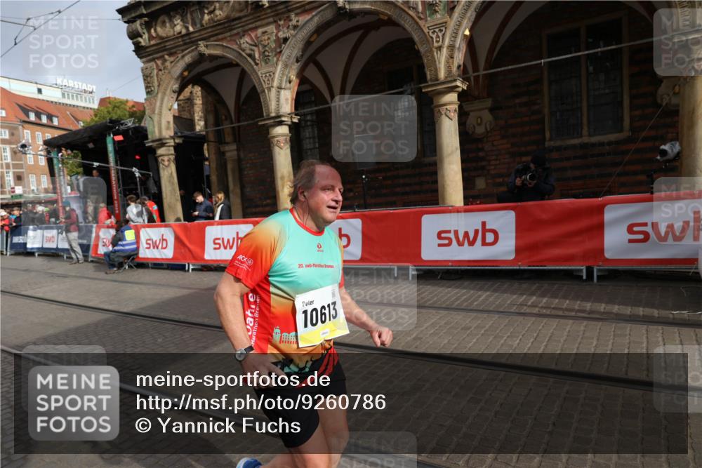 05.10.2025 - 20. swb-Marathon Bremen Yannick Fuchs http://msf.ph/oto/9260786 05.10.2025 11:20:27 Ziel 9323, 9688, 10613 meine-sportfotos.de