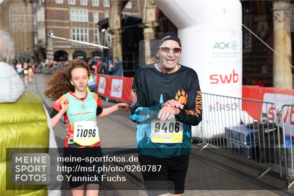 05.10.2025 - 20. swb-Marathon Bremen Yannick Fuchs http://msf.ph/oto/9260787 05.10.2025 10:48:45 Ziel 9385, 9406, 9437, 9478, 10303, 11096 meine-sportfotos.de
