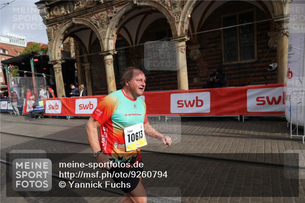 05.10.2025 - 20. swb-Marathon Bremen Yannick Fuchs http://msf.ph/oto/9260794 05.10.2025 11:20:27 Ziel 9323, 9688, 10613 meine-sportfotos.de