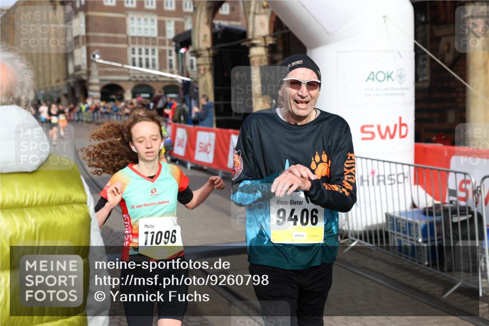 05.10.2025 - 20. swb-Marathon Bremen Yannick Fuchs http://msf.ph/oto/9260798 05.10.2025 10:48:45 Ziel 9385, 9406, 9437, 9478, 10303, 11096 meine-sportfotos.de