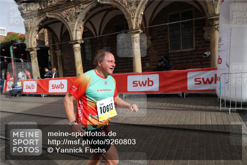05.10.2025 - 20. swb-Marathon Bremen Yannick Fuchs http://msf.ph/oto/9260803 05.10.2025 11:20:27 Ziel 9323, 9688, 10613 meine-sportfotos.de