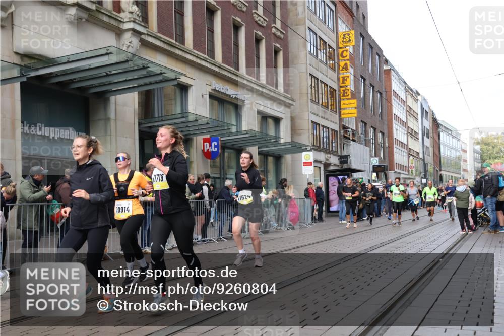 05.10.2025 - 20. swb-Marathon Bremen Strokosch-Dieckow http://msf.ph/oto/9260804 05.10.2025 11:00:54 Ziel 9182, 9305, 9443, 9613, 9880, 9925, 9954, 10477, 10544, 10630, 10762, 10914, 11053, 11337, 11338, 11524, 11597, 11680, 11688, 11719, 9182, 9305, 9443, 9613, 9880, 9925, 9954, 10477, 10544, 10630, 10762, 10914, 11053, 11337, 11338, 11524, 11597, 11680, 11688, 11719 meine-sportfotos.de