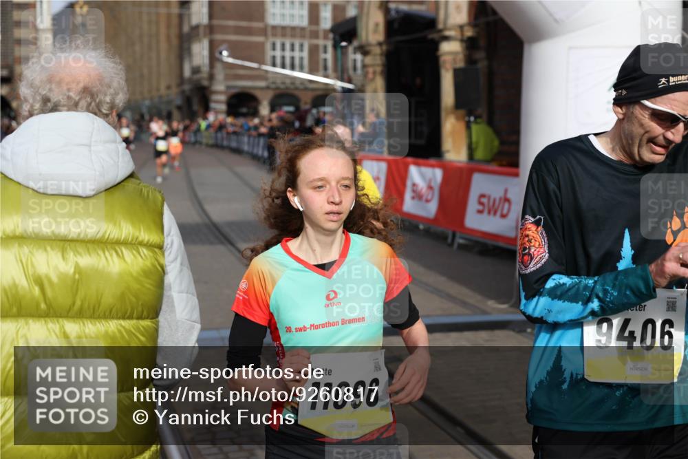 05.10.2025 - 20. swb-Marathon Bremen Yannick Fuchs http://msf.ph/oto/9260817 05.10.2025 10:48:46 Ziel 9385, 9406, 9478, 10303, 11096 meine-sportfotos.de