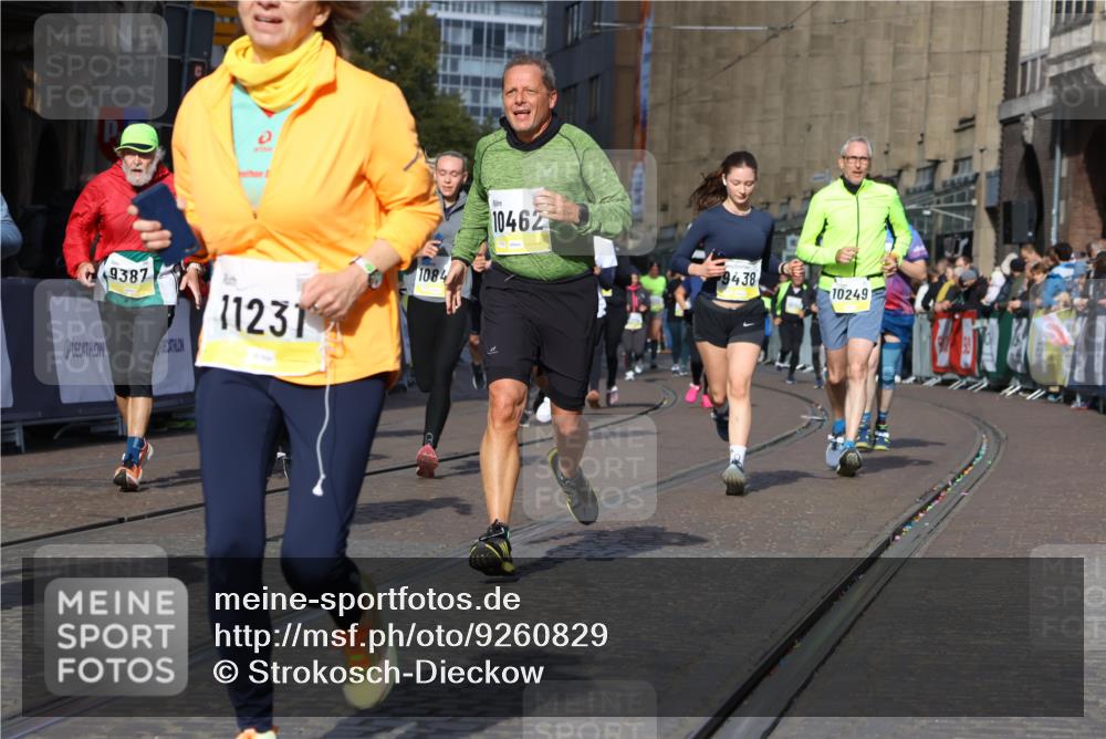 05.10.2025 - 20. swb-Marathon Bremen Strokosch-Dieckow http://msf.ph/oto/9260829 05.10.2025 11:06:08 Ziel 7979, 9387, 9438, 9712, 9786, 10100, 10101, 10192, 10249, 10462, 10623, 10848, 11065, 11092, 11231, 11296, 11433, 11525 meine-sportfotos.de