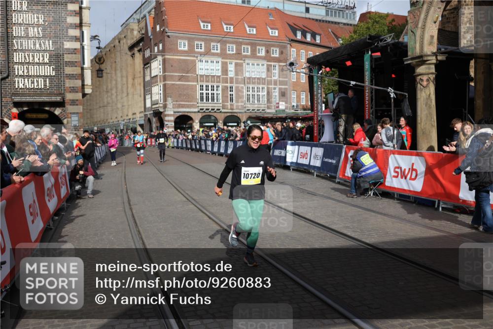 05.10.2025 - 20. swb-Marathon Bremen Yannick Fuchs http://msf.ph/oto/9260883 05.10.2025 11:20:46 Ziel 10720 meine-sportfotos.de